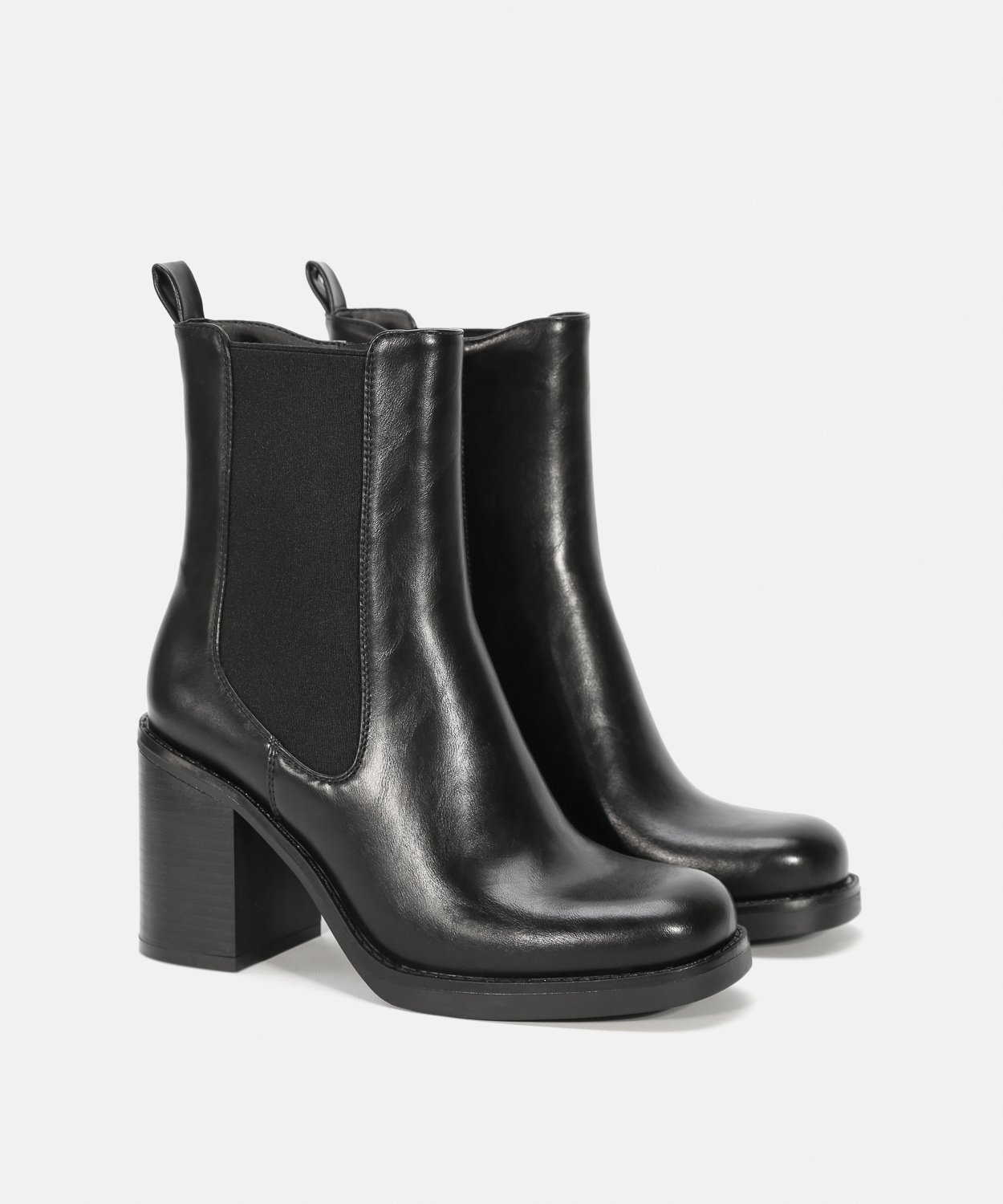 Botines negros tac&oacute;n chelsea image number null